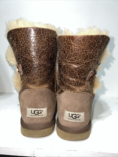 Ugg bailey button cracked - ugg,